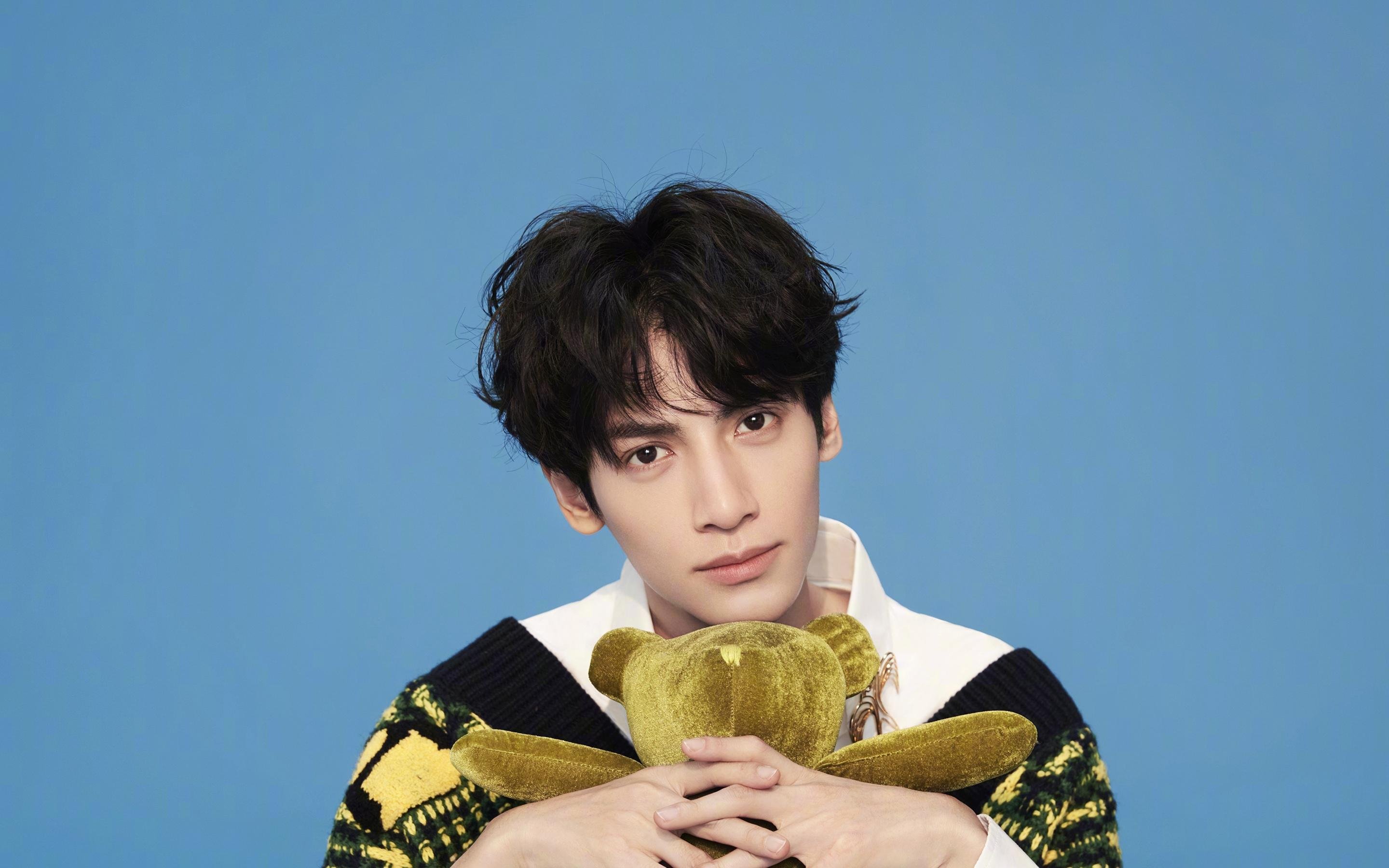 乐鱼电竞在线平台-电竞新秀选手首次登场一战成名震惊全场，电竞职业联赛小鲜肉