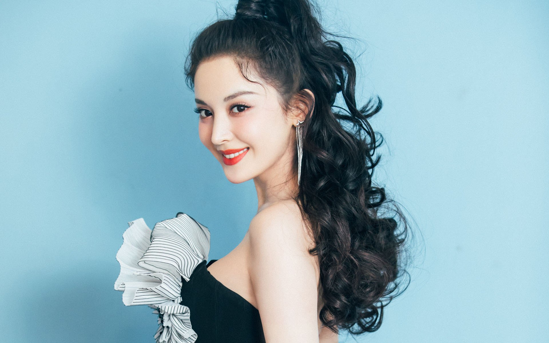 Leyu Sport下载-西甲激情难挡：攻守兼备，精彩纷呈！，西甲tv